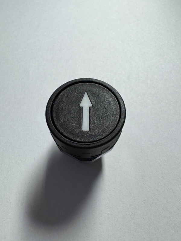 Tipka črna s puščico