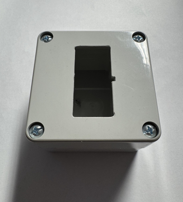 Sivo ohišje z 1 odprtino A/V